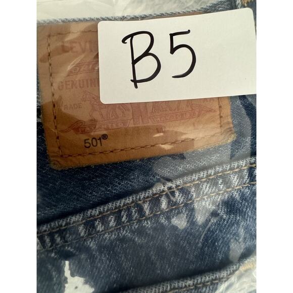 Levi's Premium 501 Medium Size 28 Wash High Rise Women’s Distressed Shorts - Picture 16 of 16